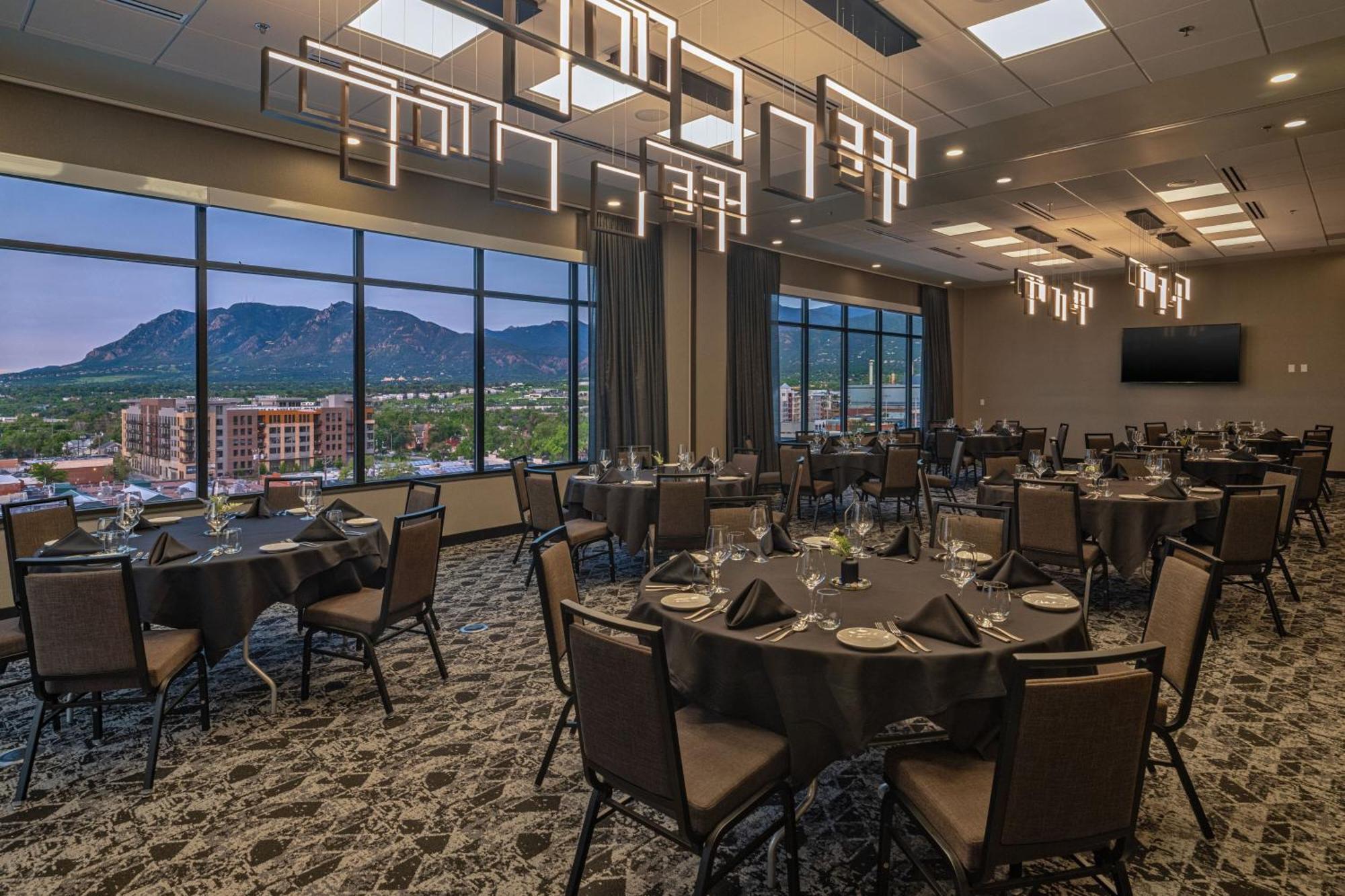 Element Colorado Springs Downtown Hotel Екстериор снимка