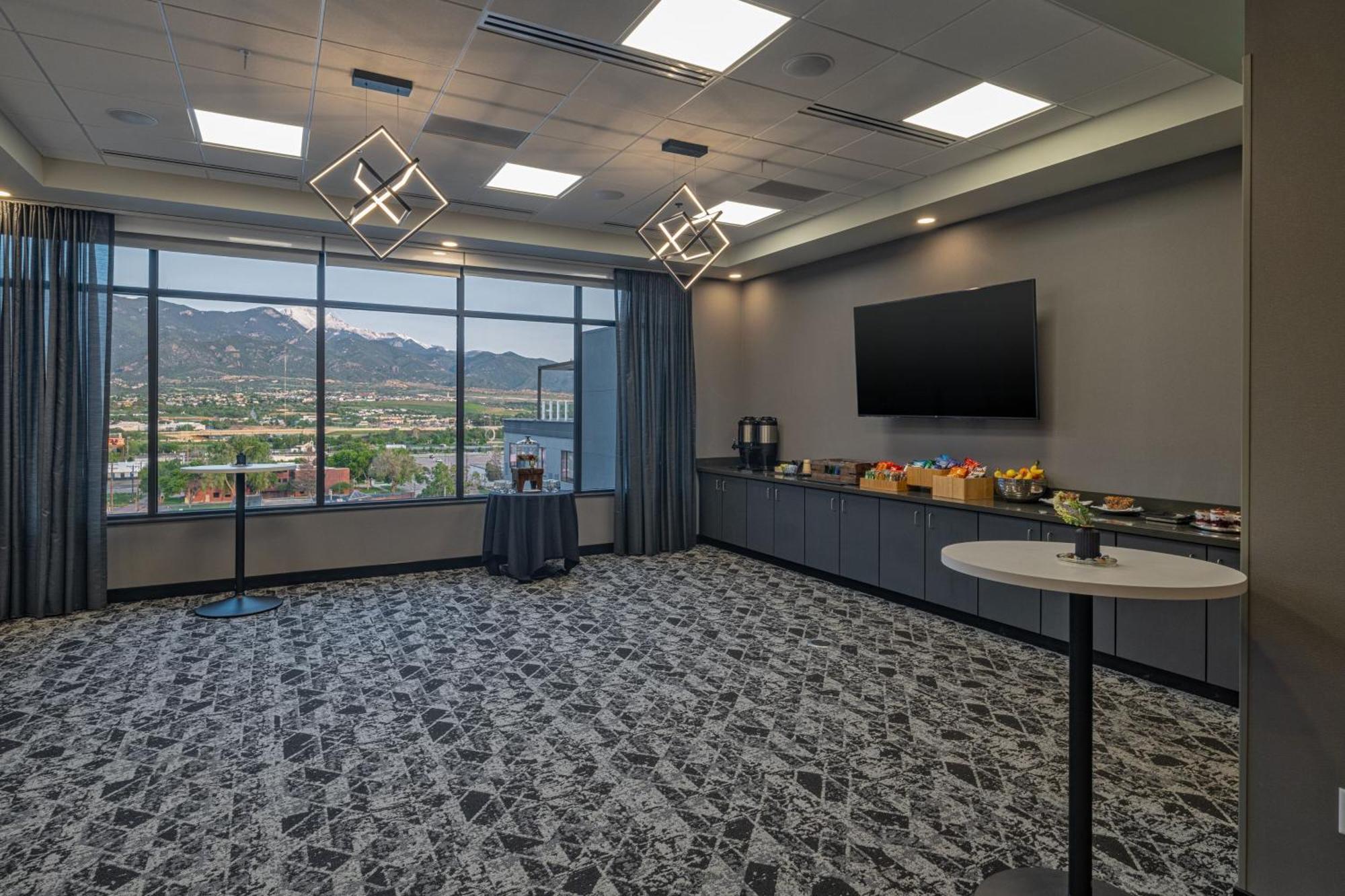 Element Colorado Springs Downtown Hotel Екстериор снимка